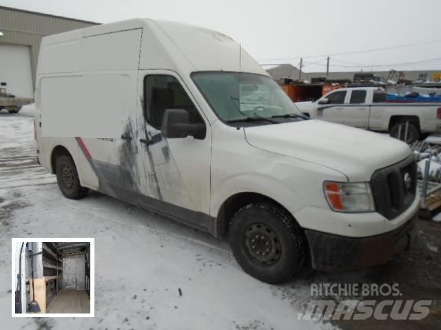 Nissan NV2500HD Грузовики-Фургоны