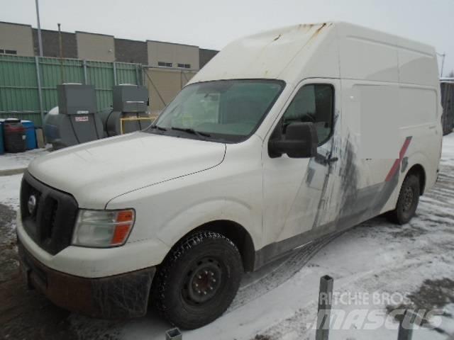 Nissan NV2500HD Грузовики-Фургоны
