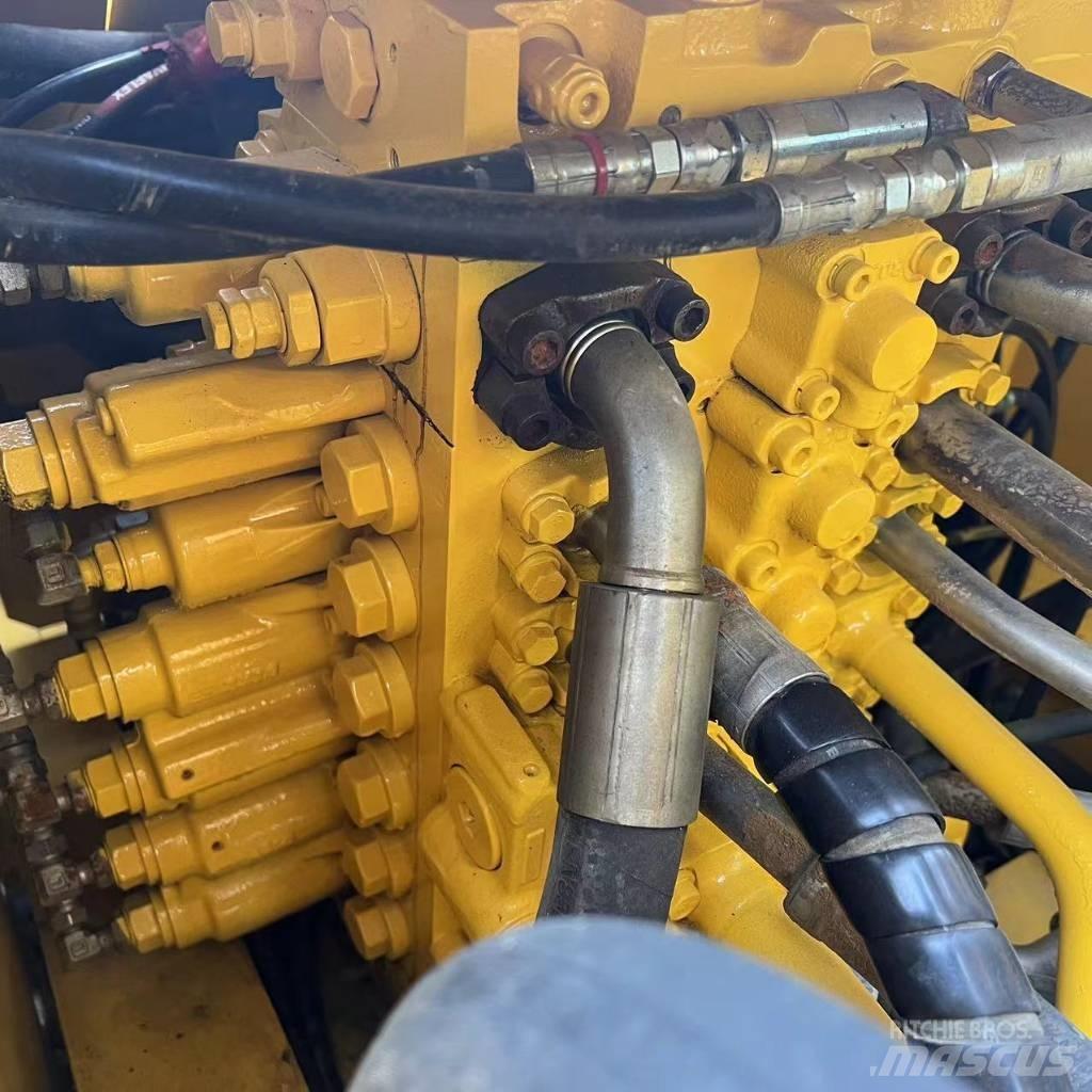 Komatsu PC 240 Гусеничные экскаваторы