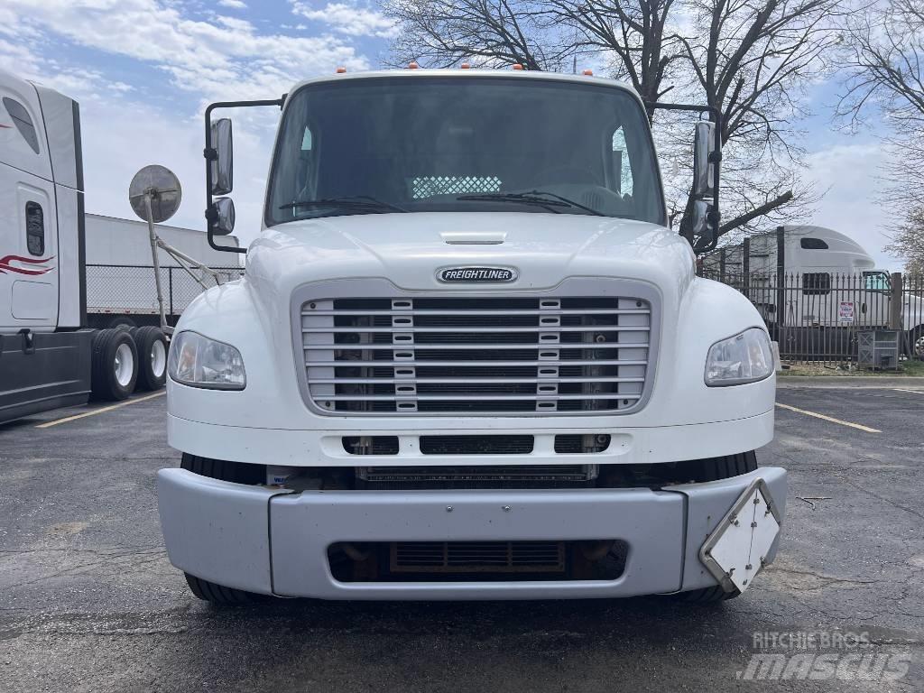 Freightliner M 106 Грузовики-платформы/боковая разгрузка