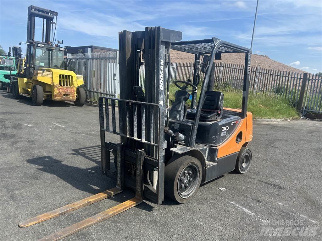 Doosan D30S-5 Дизельные погрузчики
