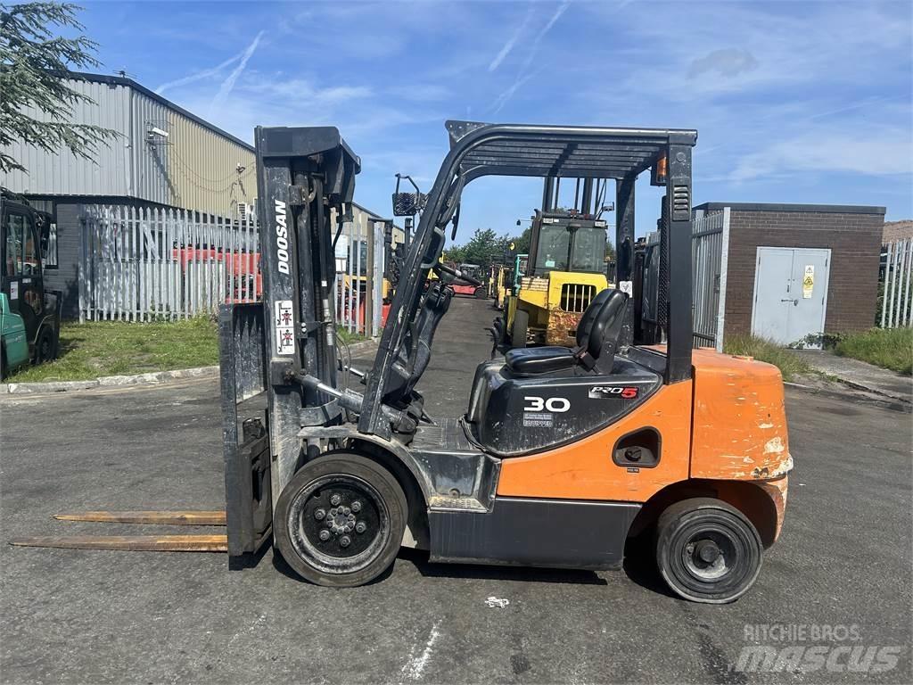 Doosan D30S-5 Дизельные погрузчики