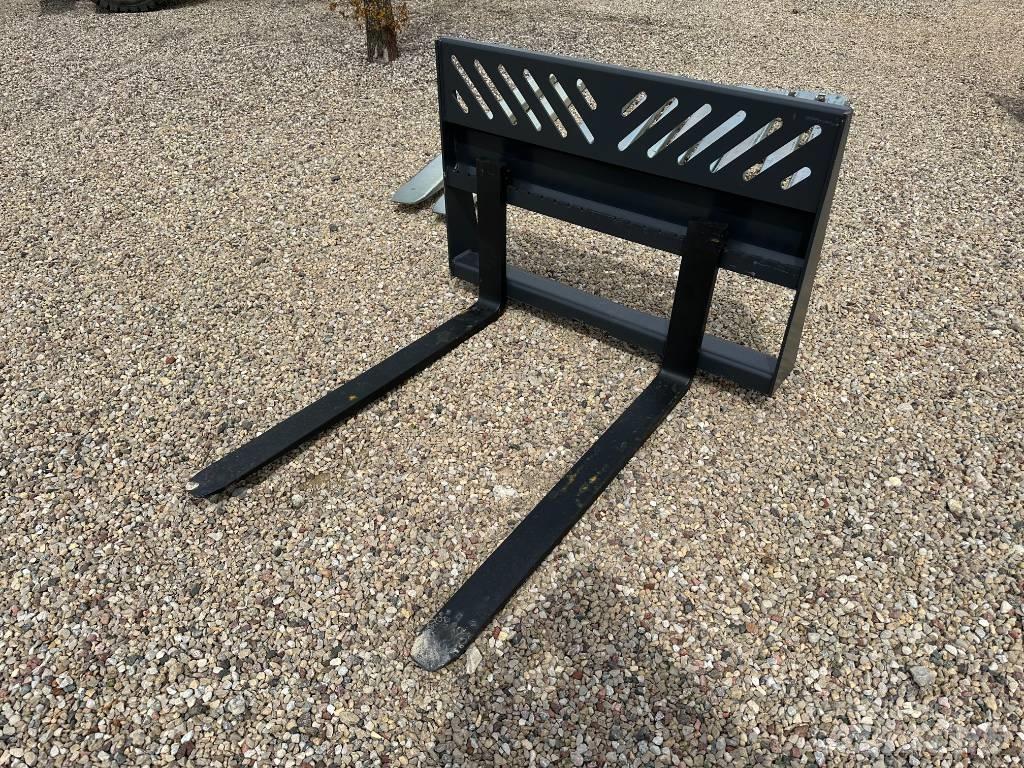 Bobcat Pallet forks Паллетные вилы для фронтальных погрузчиков