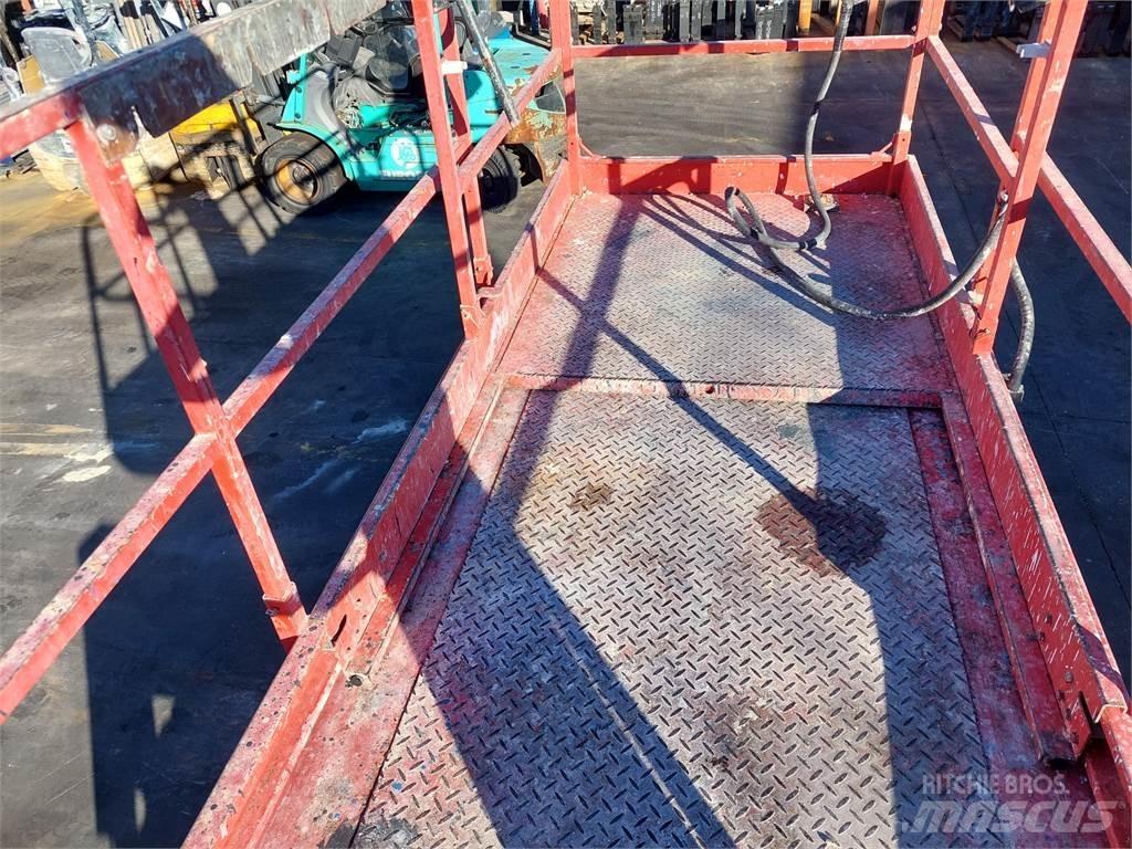 Haulotte C12DX Ножничные подъемники