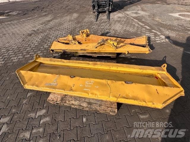 CAT 730 KLAPA Шарнирно-сочленённые самосвалы
