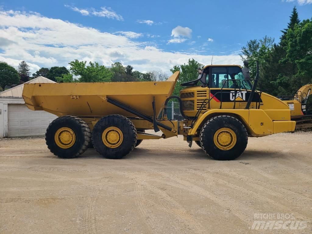 CAT 725 Шарнирно-сочленённые самосвалы