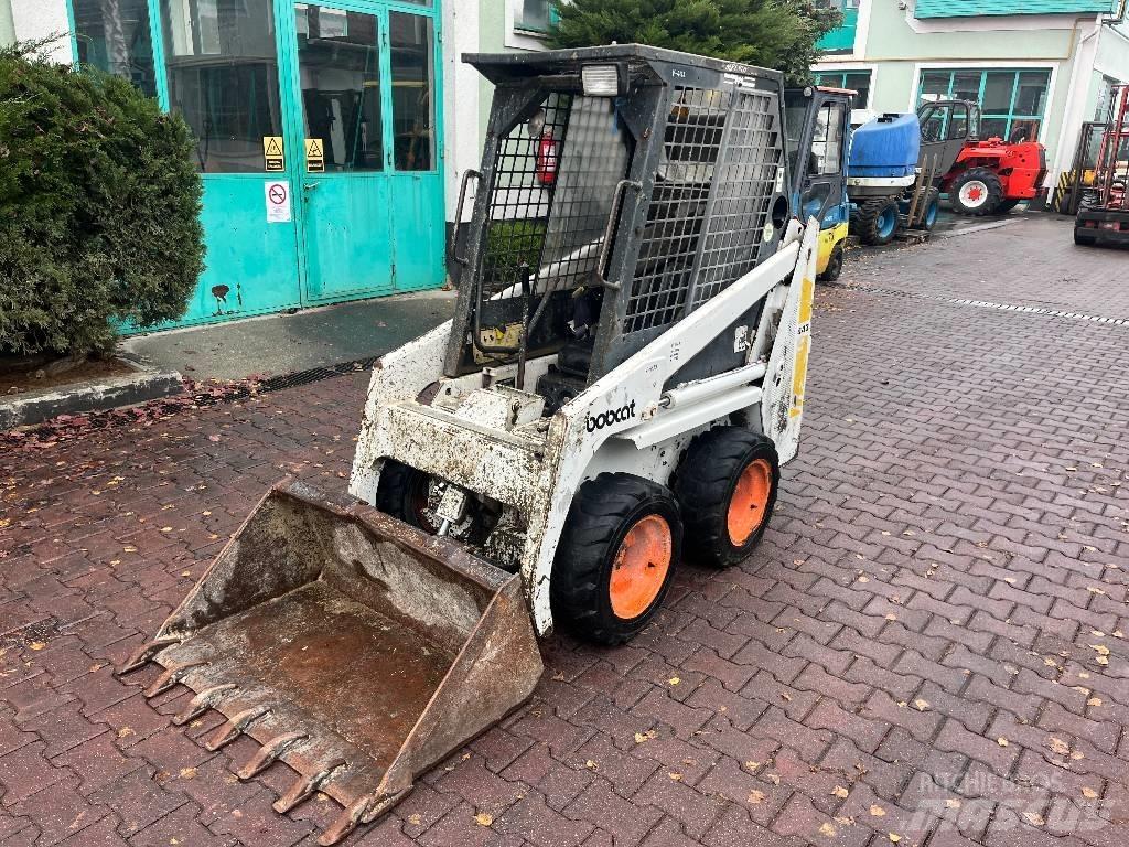 Bobcat 443      V-4129 Трактора с фронтальным погрузчиком
