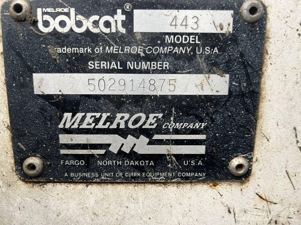 Bobcat 443      V-4129 Трактора с фронтальным погрузчиком