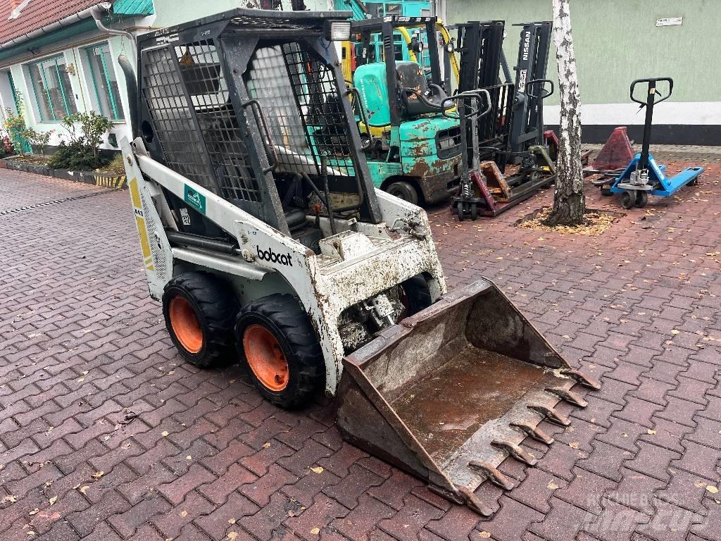 Bobcat 443      V-4129 Трактора с фронтальным погрузчиком
