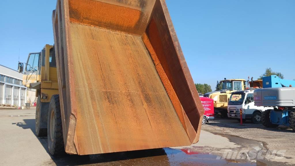 Komatsu 405 Карьерные самосвалы