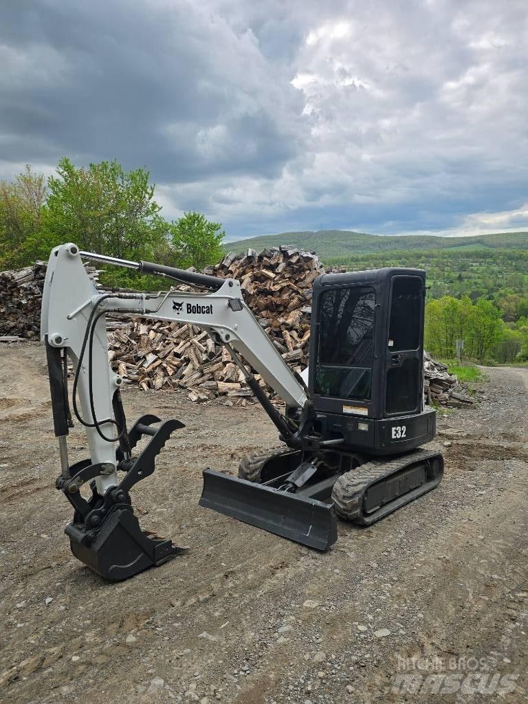 Bobcat E 32 Мини-экскаваторы