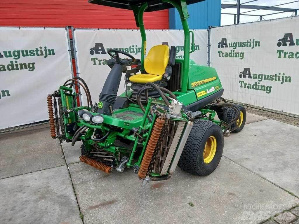 John Deere 8700 A Самоходные газонокосилки