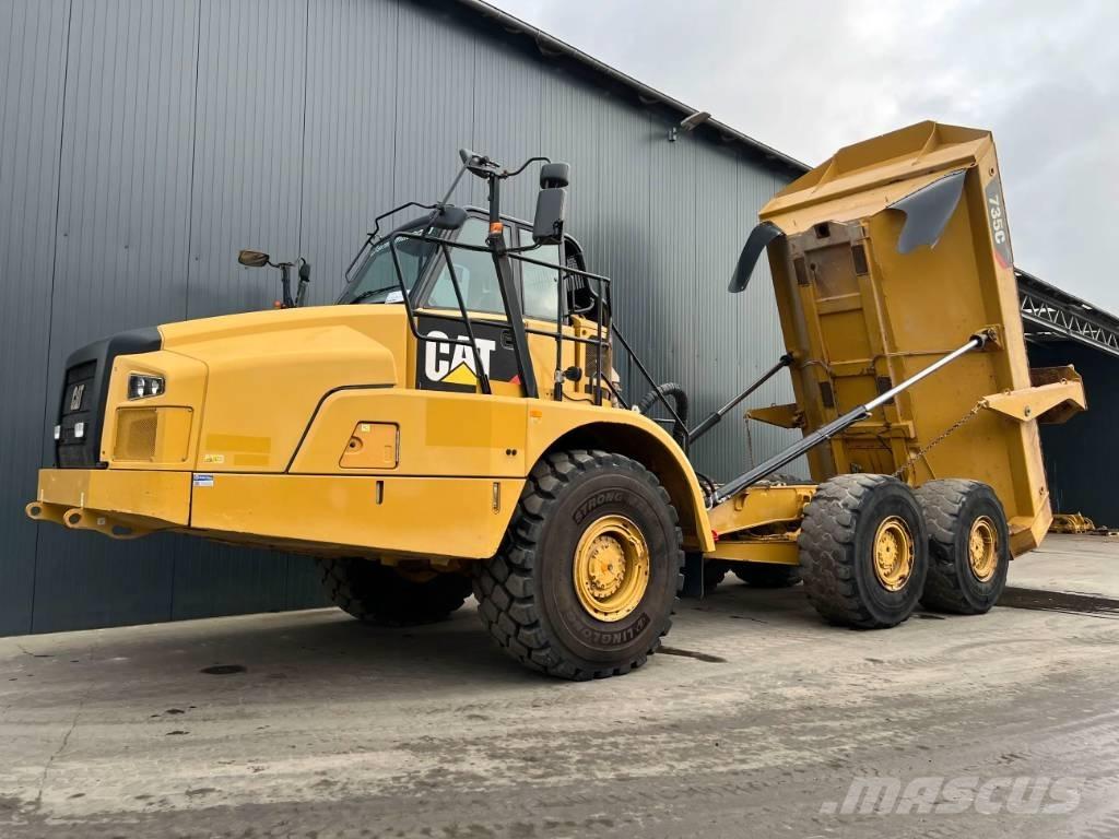 CAT 735C Шарнирно-сочленённые самосвалы