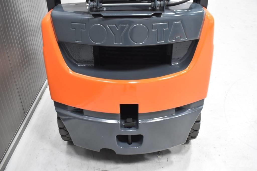 Toyota 02-8FGF18 Газовые погрузчики