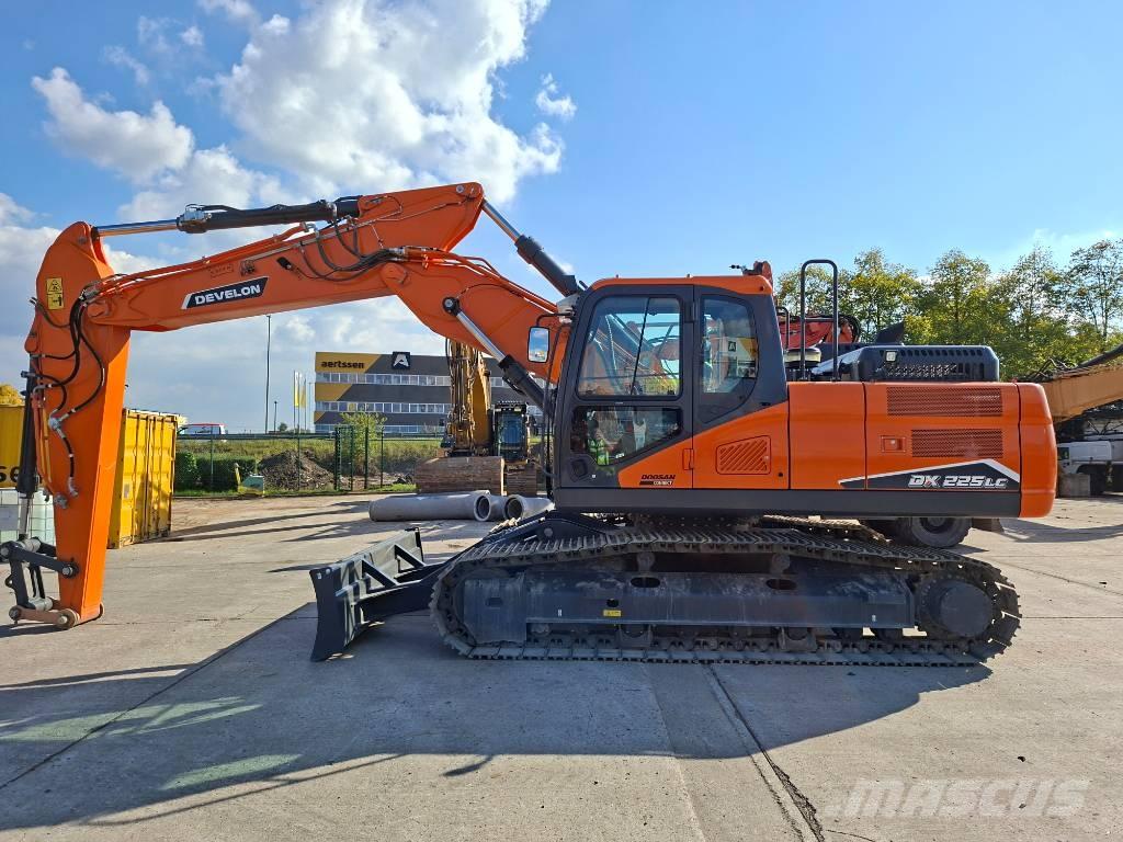 Develon DX225LC-7 Гусеничные экскаваторы