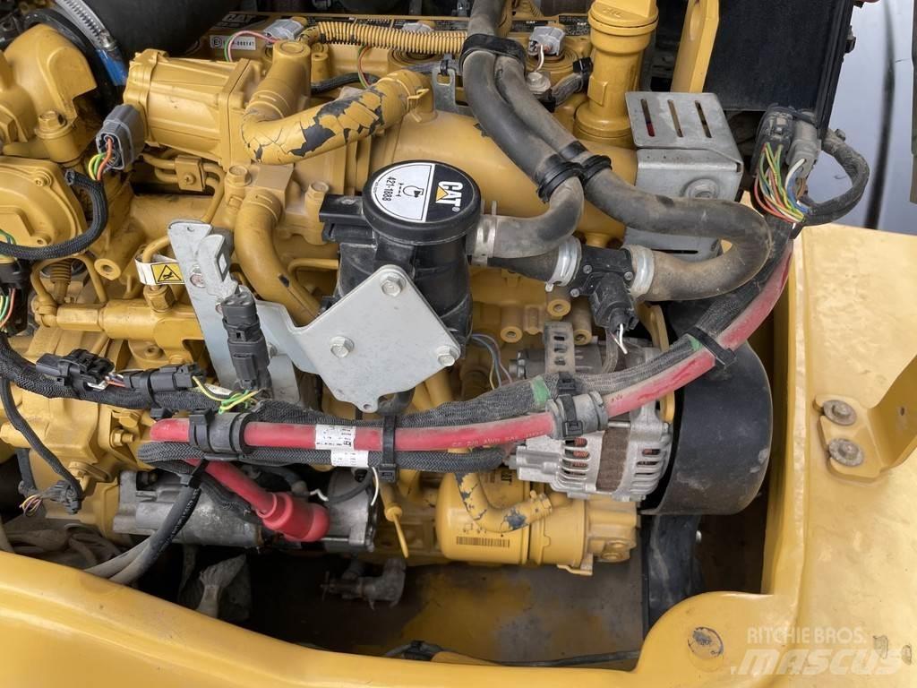 CAT 908M Фронтальные погрузчики