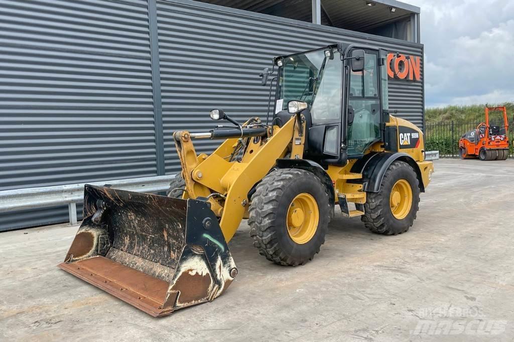 CAT 908M Фронтальные погрузчики