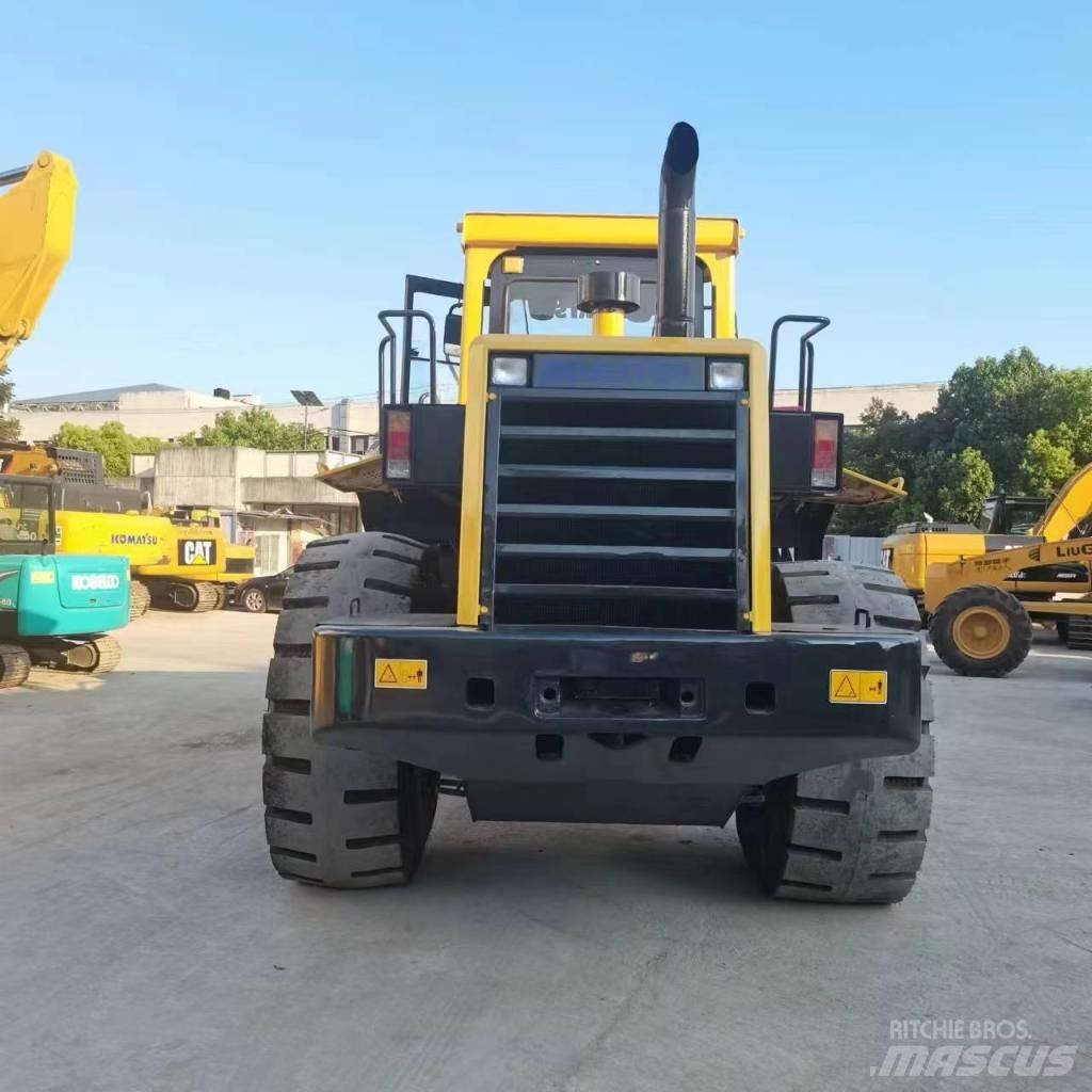 Komatsu WA 320-5 Фронтальные погрузчики