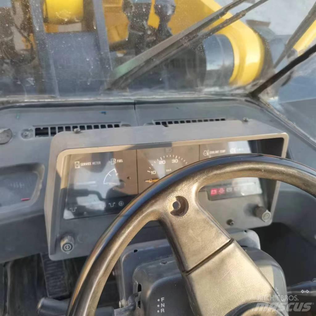 Komatsu WA 320-5 Фронтальные погрузчики
