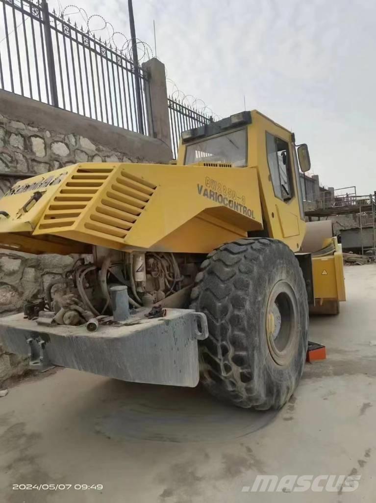 Bomag bw225d-3 Катки тротуарные