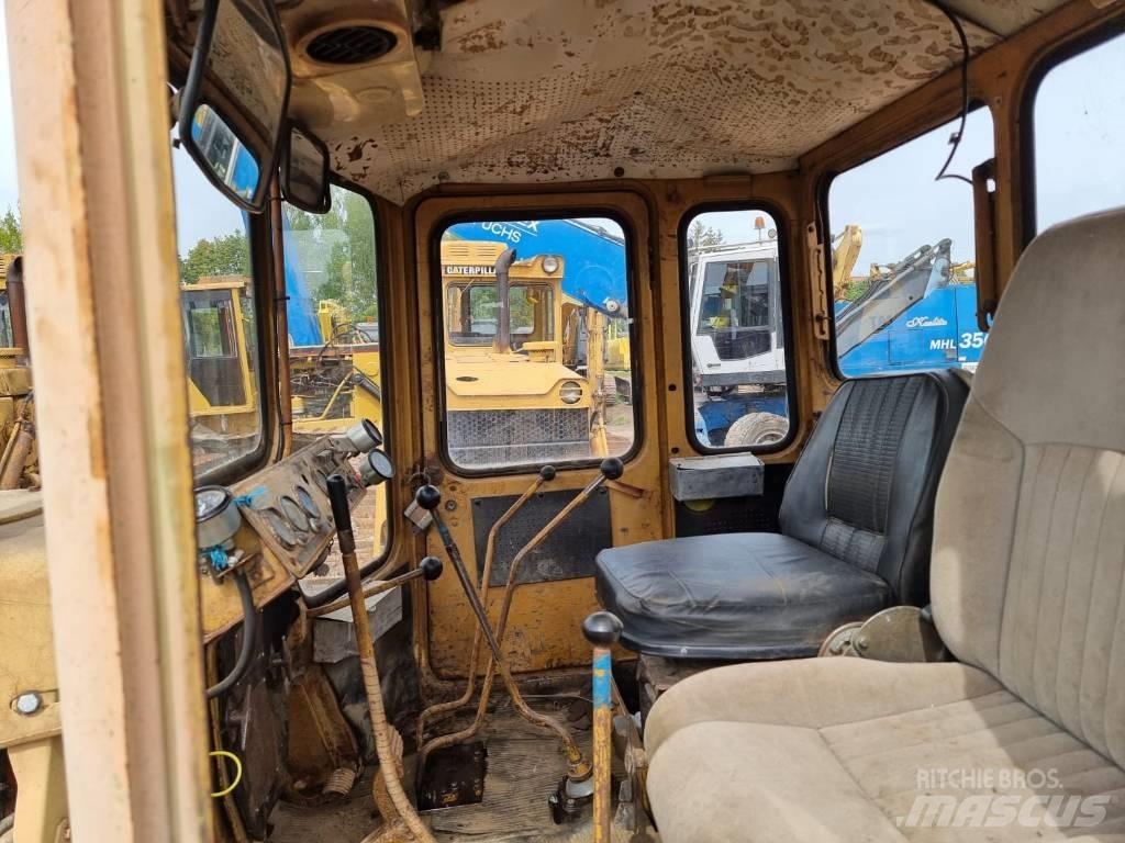 CAT T 130 Гусеничные бульдозеры