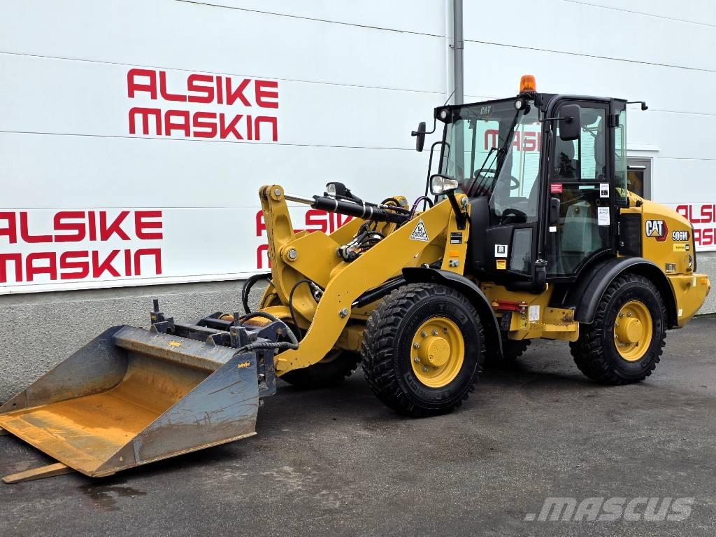 CAT 906 Фронтальные погрузчики