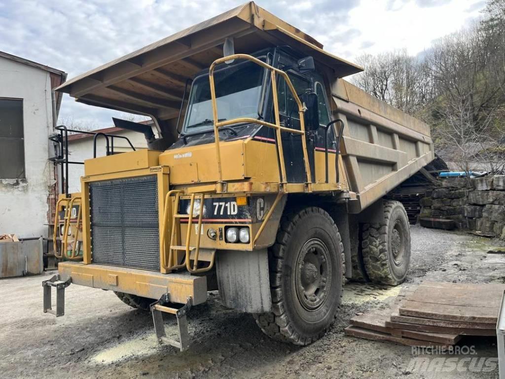 CAT 771D Карьерные самосвалы