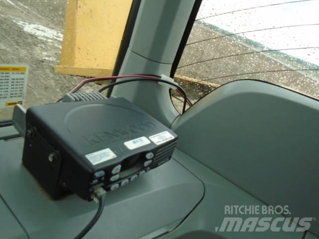CAT 938M Фронтальные погрузчики
