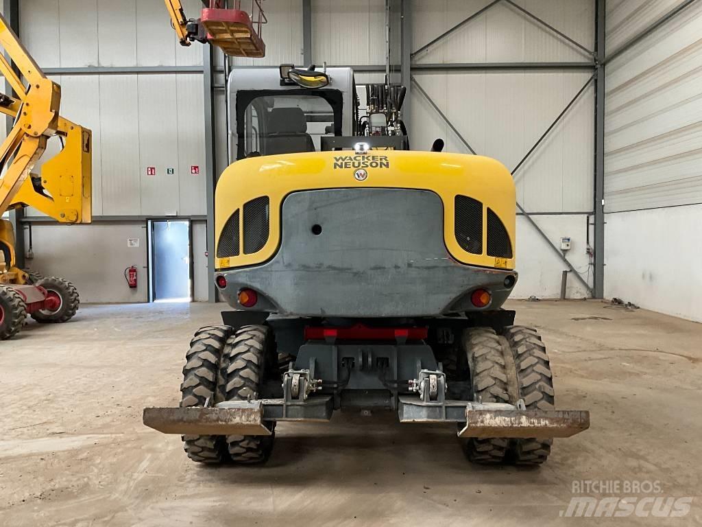 Neuson EW 100 Колёсные экскаваторы