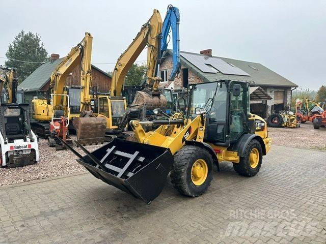 CAT  906M Фронтальные погрузчики