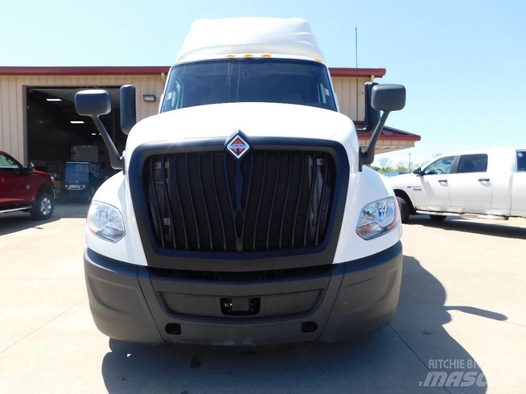 International LT 625 Седельные тягачи