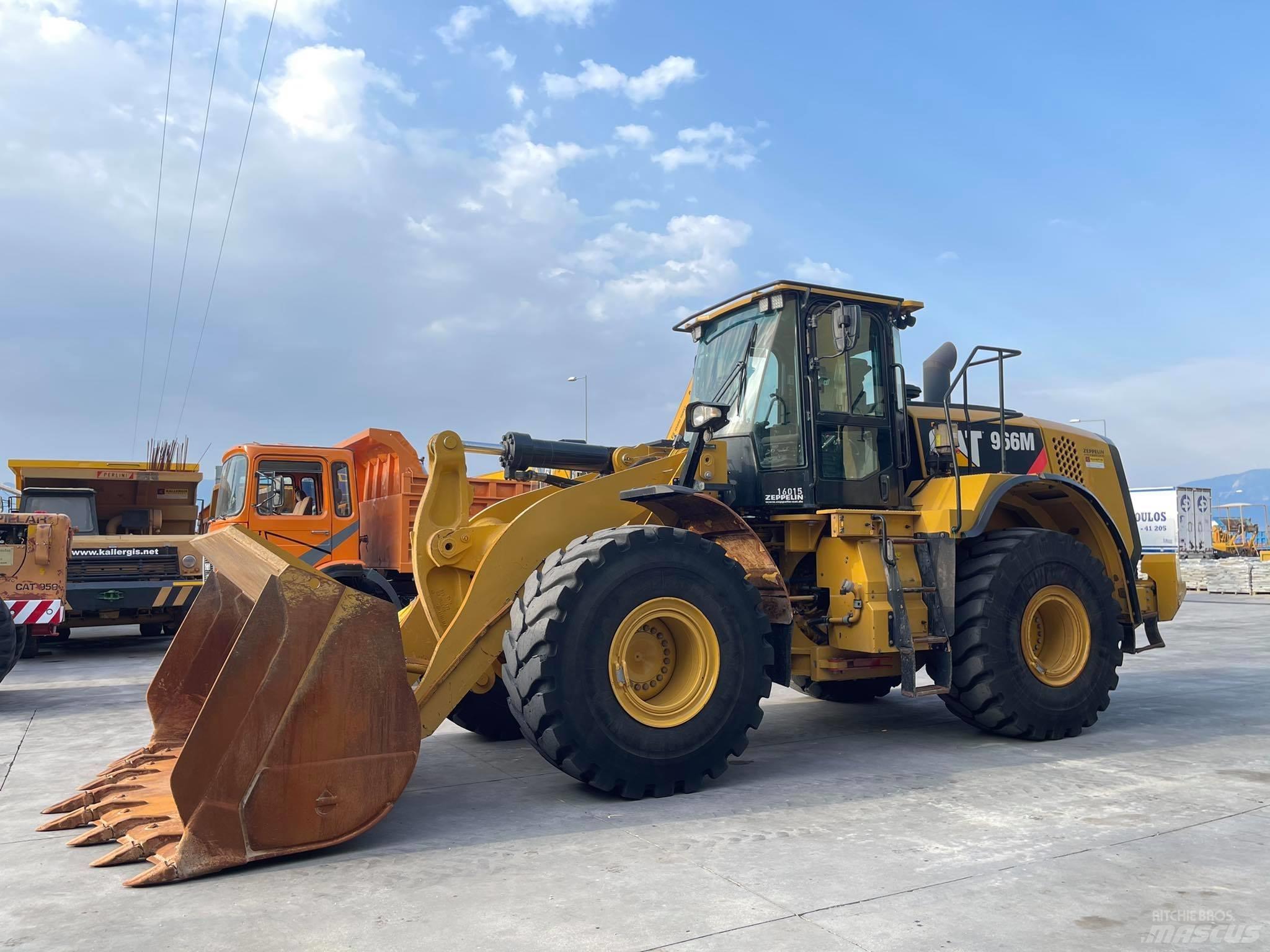 CAT 966M Фронтальные погрузчики
