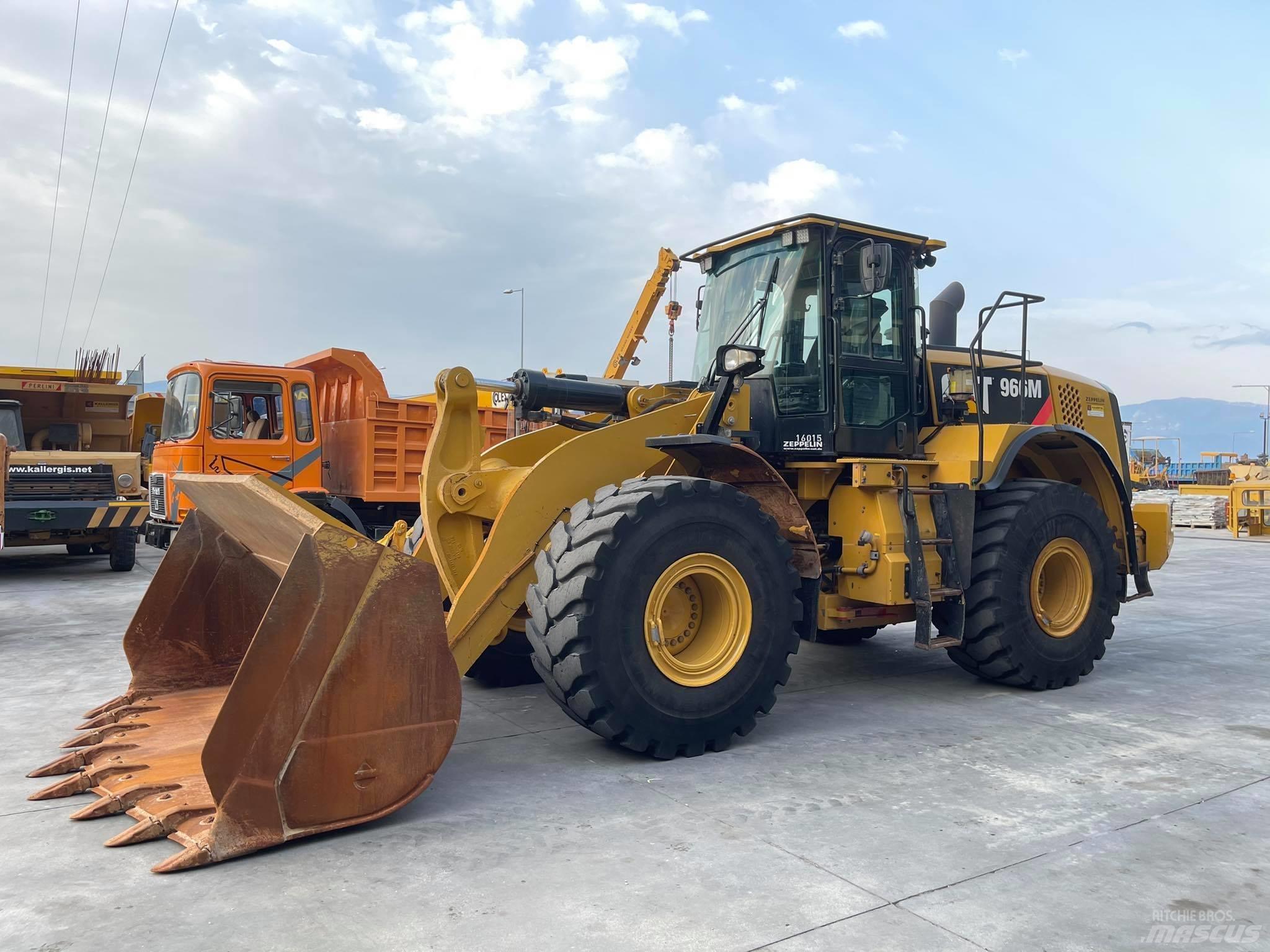 CAT 966M Фронтальные погрузчики
