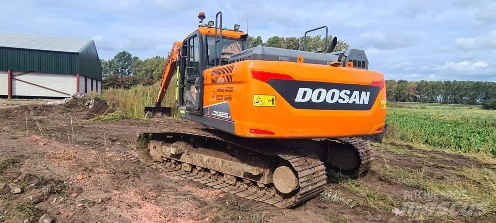 Doosan DX 225 LC-5 Гусеничные экскаваторы