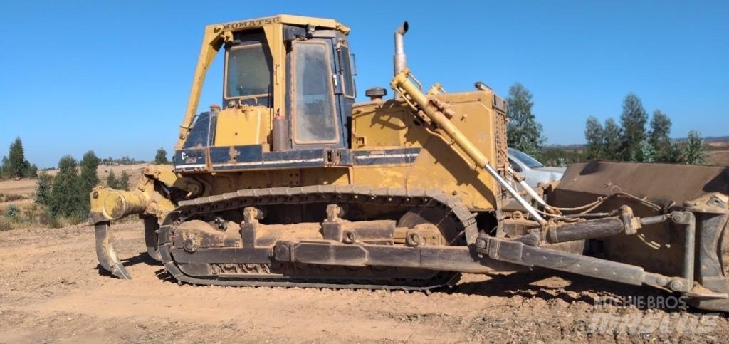 Komatsu D 85 E-21 Гусеничные бульдозеры