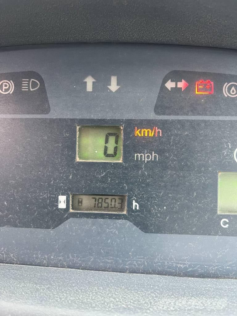 Komatsu WA 80-5 Фронтальные погрузчики