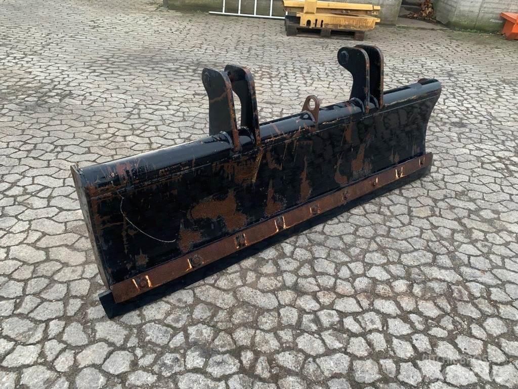 Terex  Бульдозерные отвалы