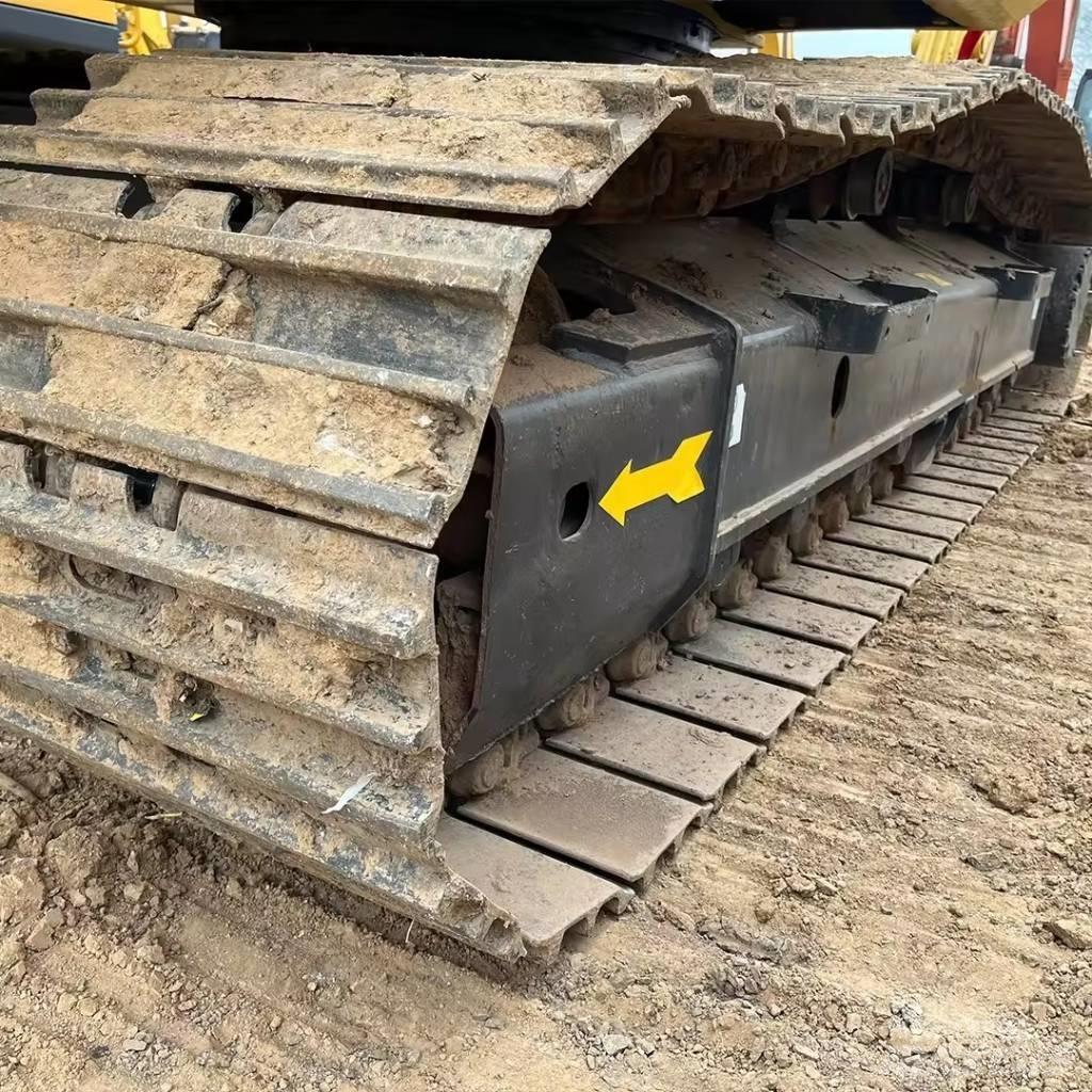 Komatsu PC 220 Гусеничные экскаваторы