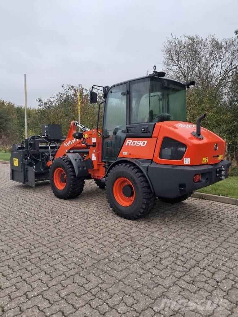 Kubota R 090 Фронтальные погрузчики