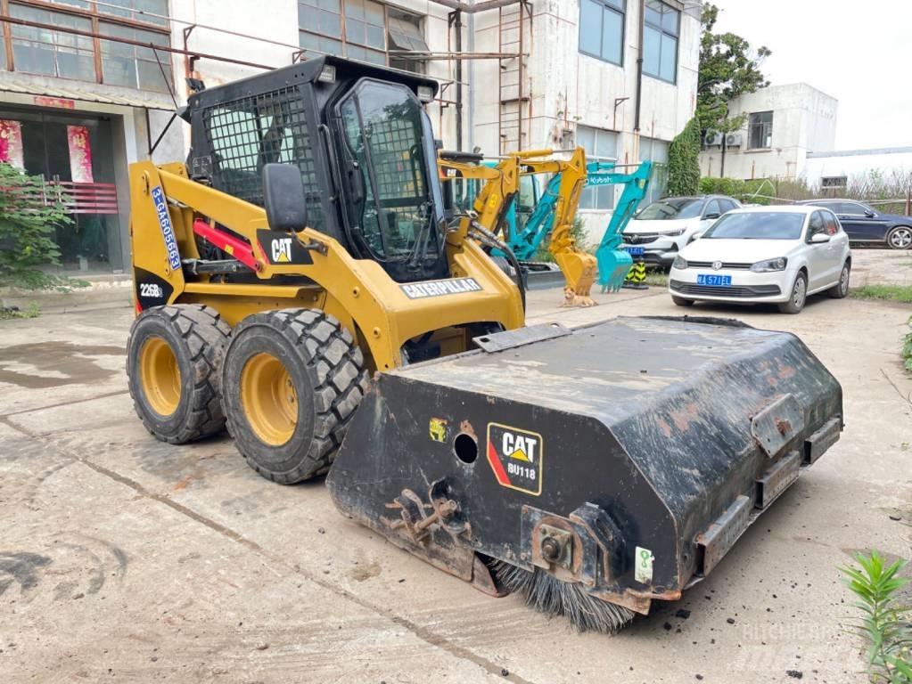CAT 226B Мини-погрузчики