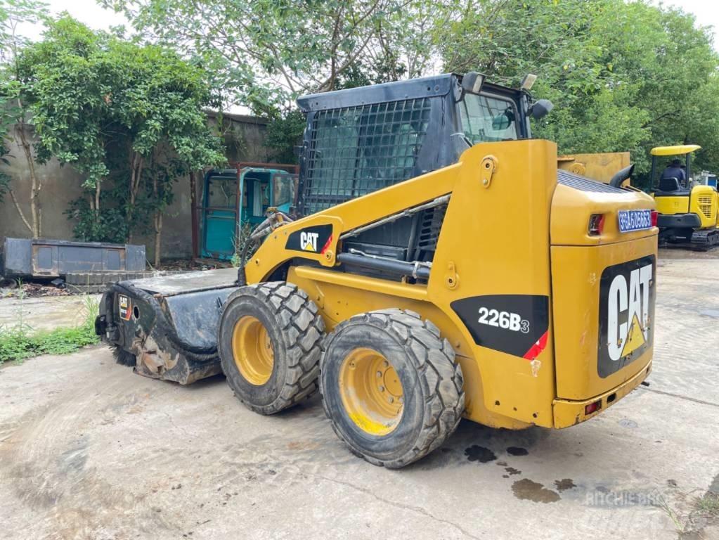 CAT 226B Мини-погрузчики