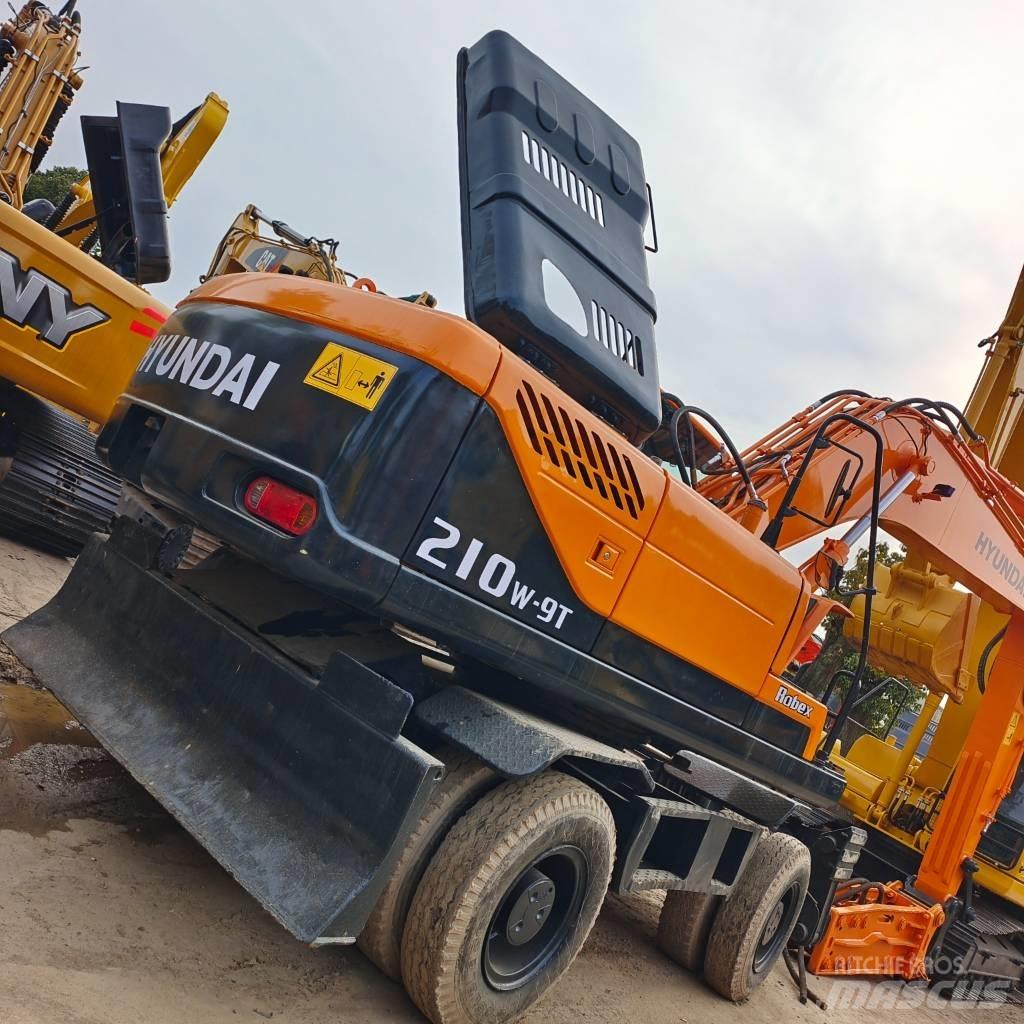 Hyundai 210W-9 Колёсные экскаваторы