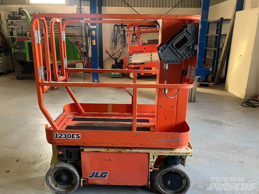 JLG 1230 ES Вертикальные мачтовые подъемники