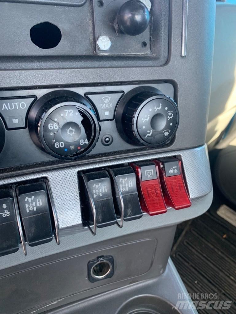 Kenworth T-880 Седельные тягачи