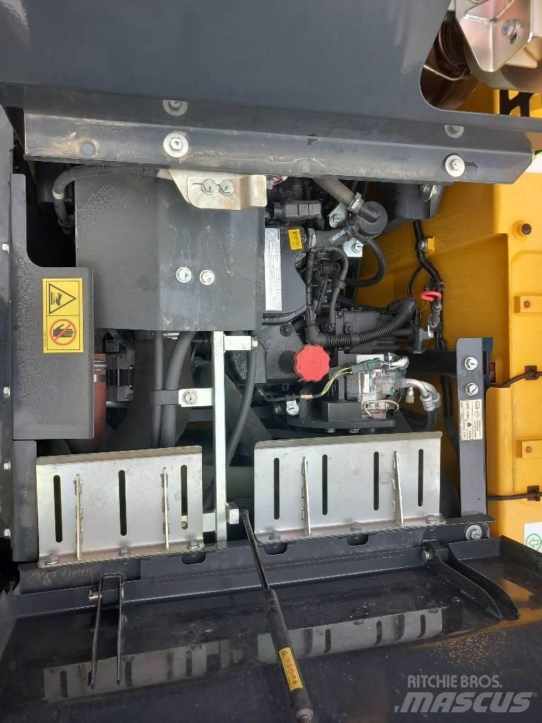 Komatsu PW160-11E0 Колёсные экскаваторы