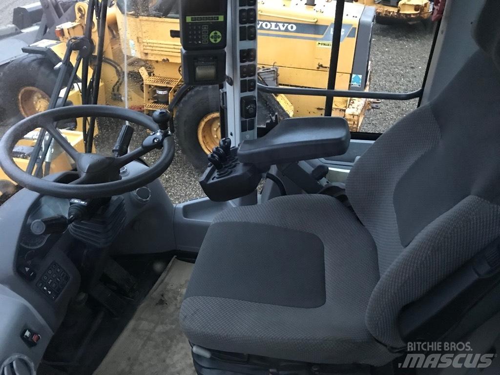 Volvo L120H Фронтальные погрузчики