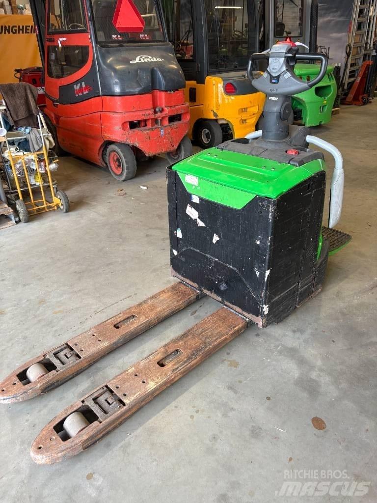 Cesab P322 Самоходные электрические тележки