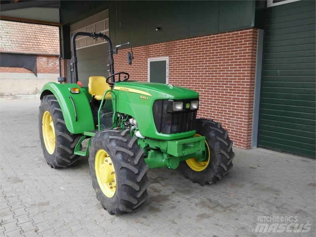 John Deere 5065E Трактора