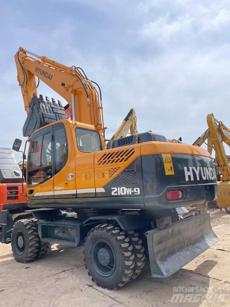 Hyundai R210W-9 Колёсные экскаваторы
