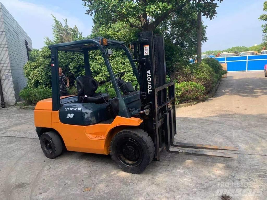 Toyota 30-5 FBL 25 Телескопические погрузчики